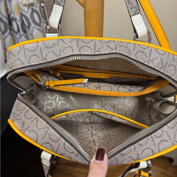 GORGEOUS Yellow/Orange CLAVIN KLEIN Purse 💛 - Picture 5 of 8